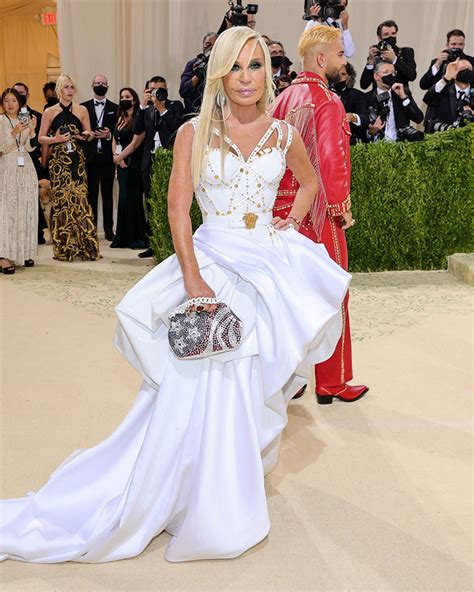 alla versace malata|Atelier Versace @ The 2021 Met Gala .